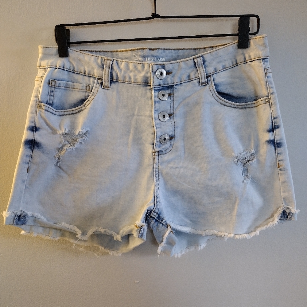 Junior's No boundaries high rise jean shorts size 13